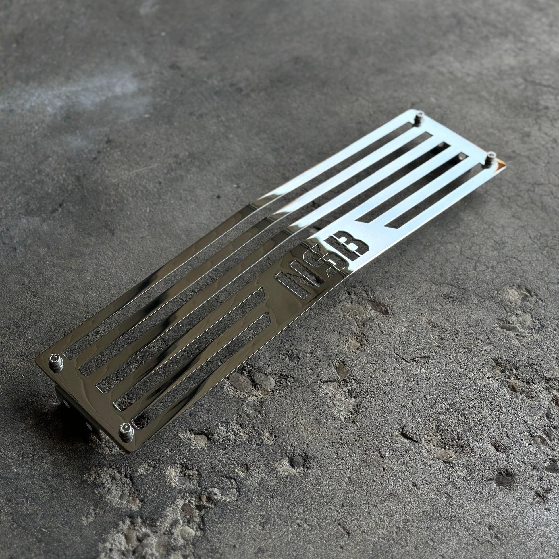 Bumper Grille insert Chevrolet Silverado 2500HD / 3500HD polished with hardware